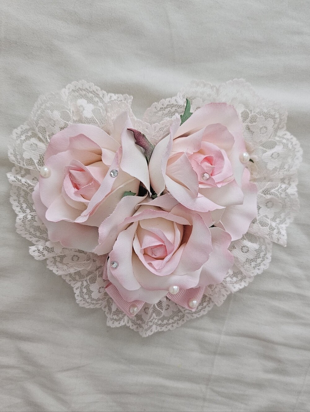 La Pafait Gyaru Baby Pink Heart Shaped Rose And Lace Fasincator Hair Accessory - Picture 2 of 4